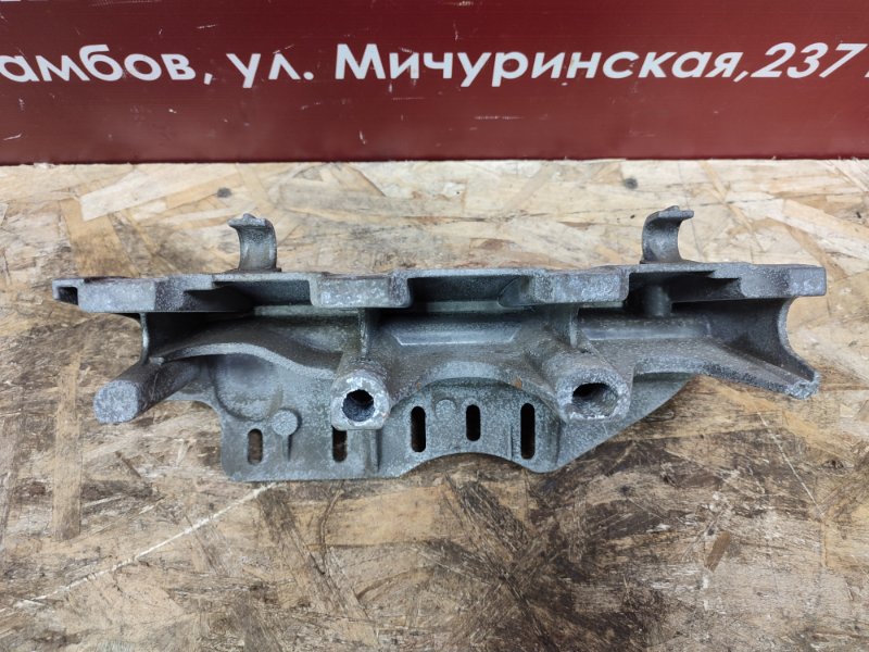 Кронштейн впускного коллектора