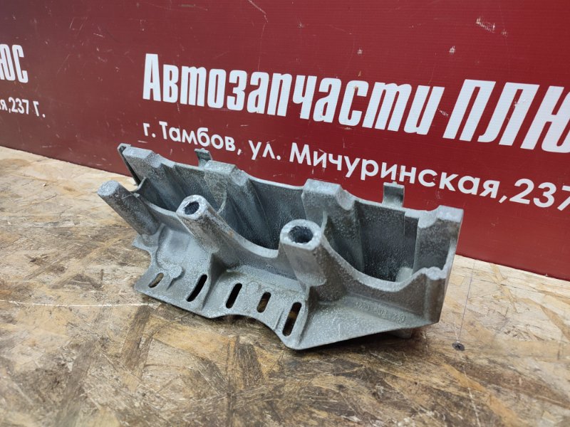 Кронштейн впускного коллектора