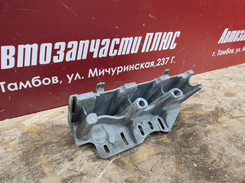 Кронштейн впускного коллектора