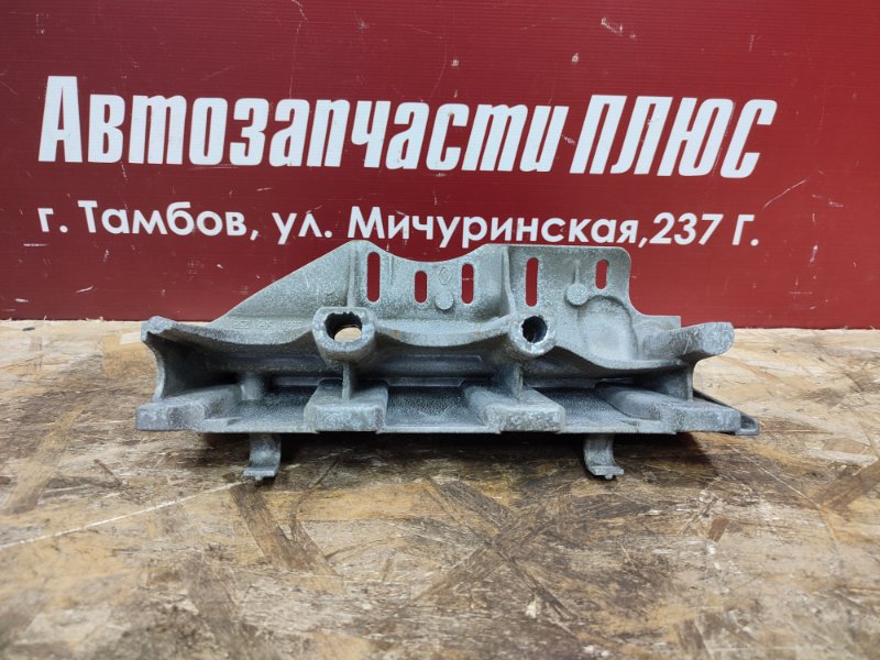 Кронштейн впускного коллектора