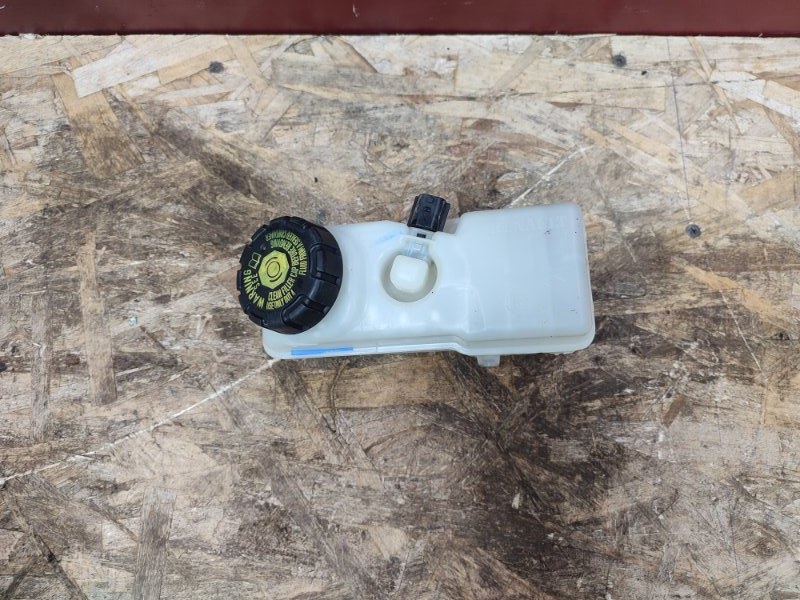 Бачок главного тормозного цилиндра