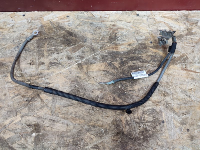 Клемма аккумулятора (минусовая)