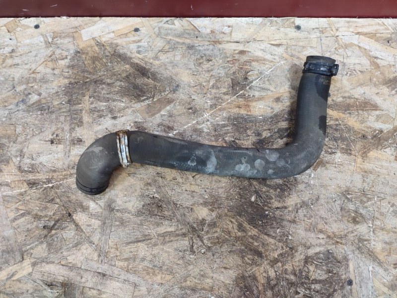 Верхний патрубок радиатора