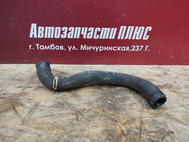 Верхний патрубок радиатора