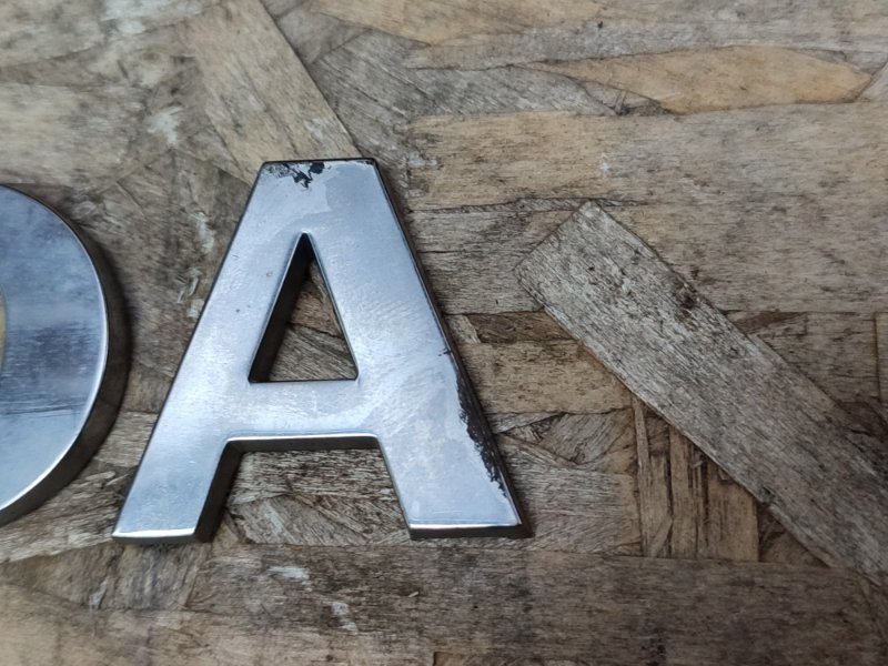 Эмблема крышки багажника