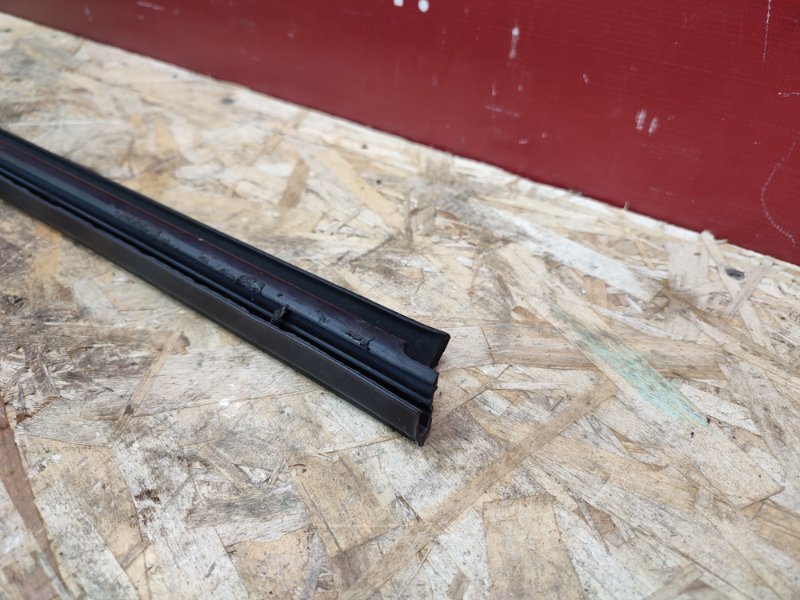 Уплотнитель стекла двери внутренний