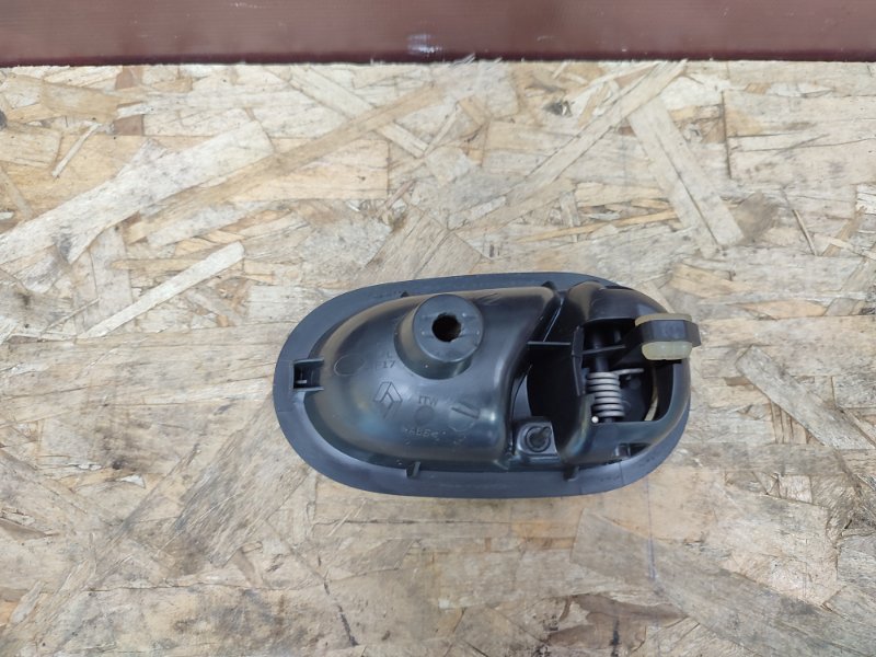 внутренняя ручка двери