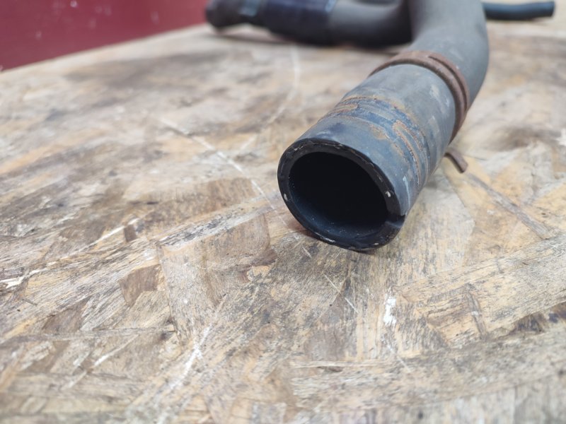 Патрубок радиатора