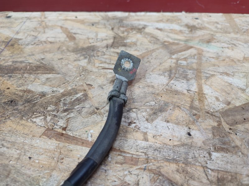 Клемма аккумулятора (минусовая)