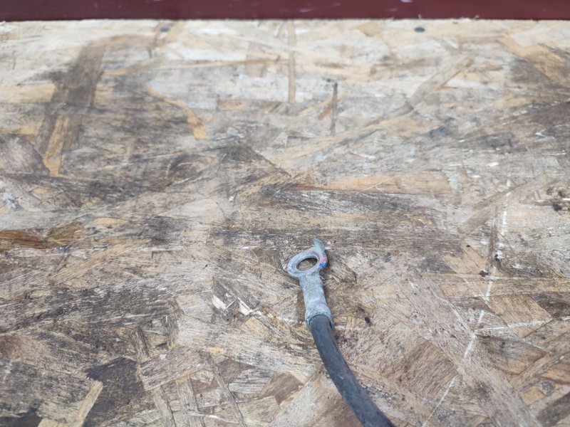 Клемма аккумулятора (минусовая)