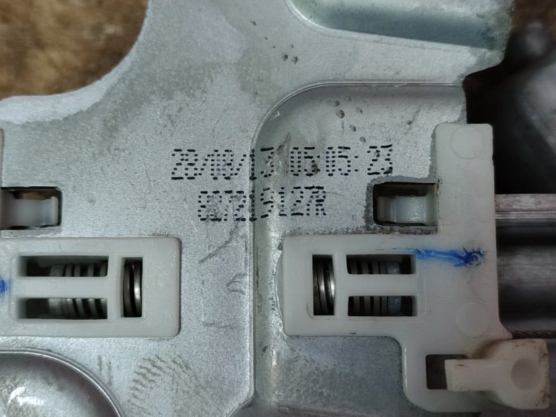 Стеклоподъемник    двери