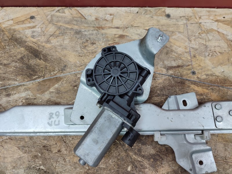 Стеклоподъемник    двери