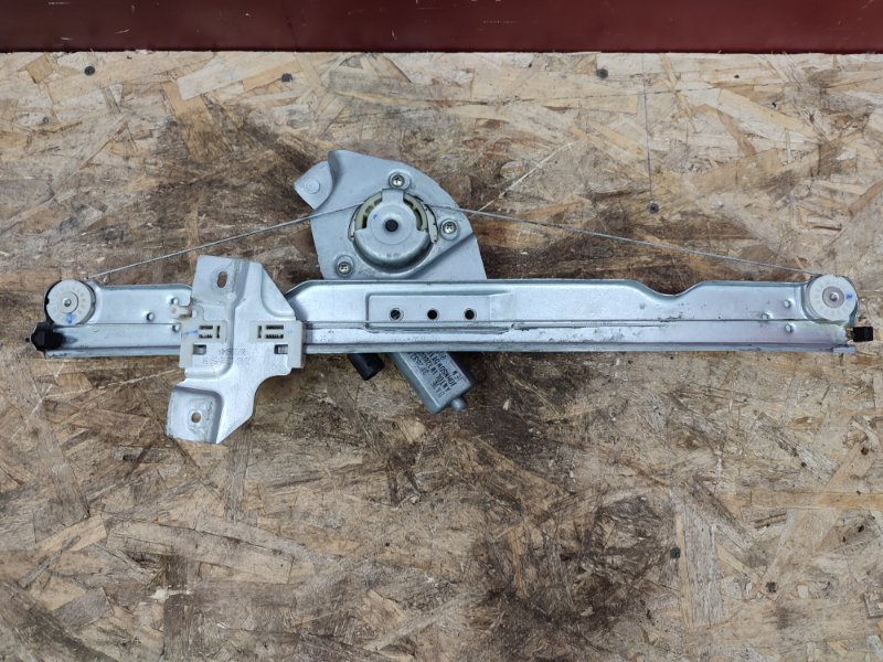 Стеклоподъемник    двери