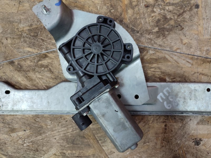 Стеклоподъемник    двери