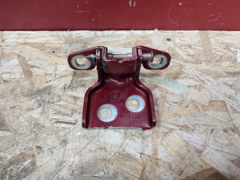 Петля двери