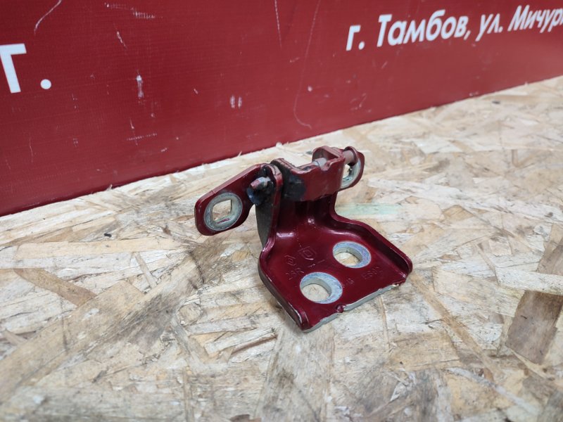 Петля двери