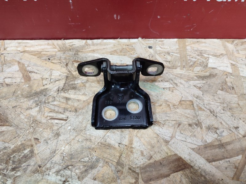 Петля двери