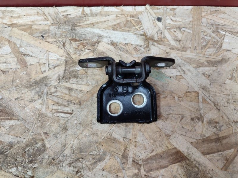 Петля двери