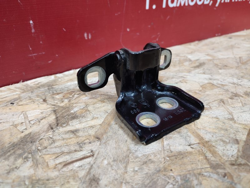 Петля двери