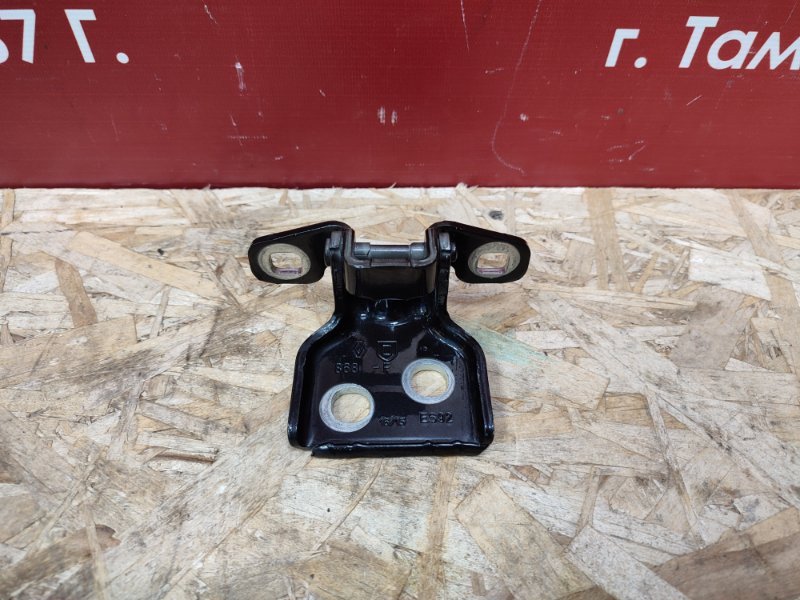 Петля двери