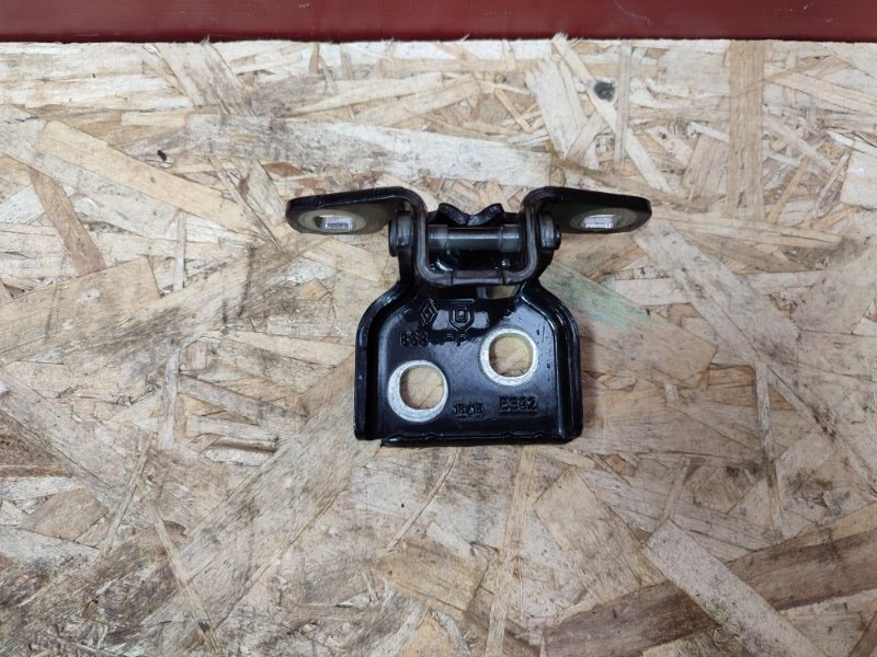 Петля двери