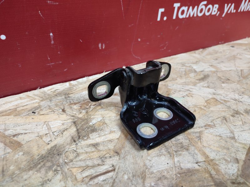 Петля двери