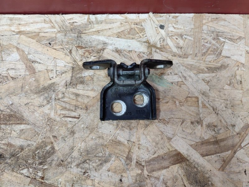 Петля двери