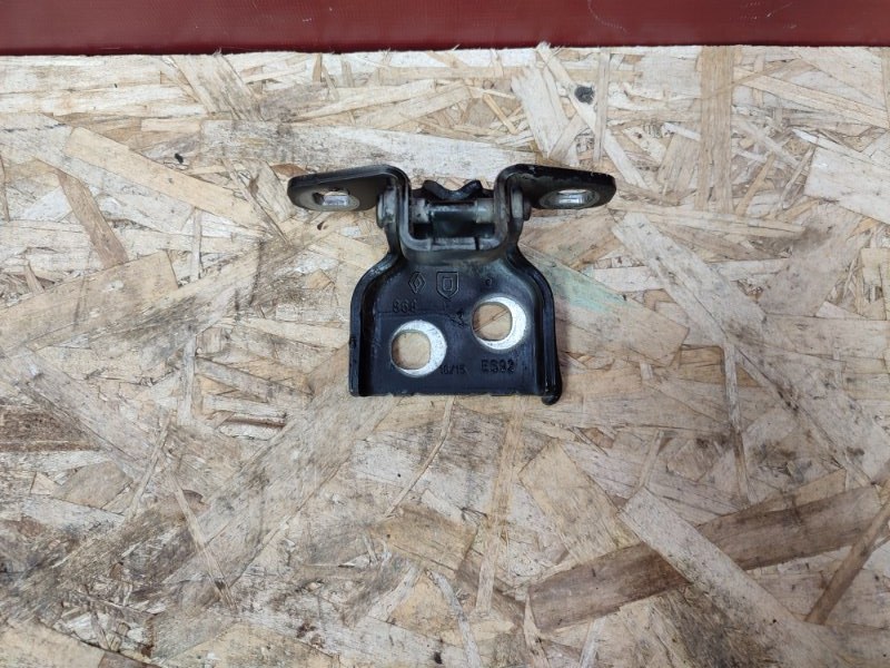 Петля двери