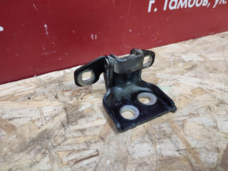 Петля двери