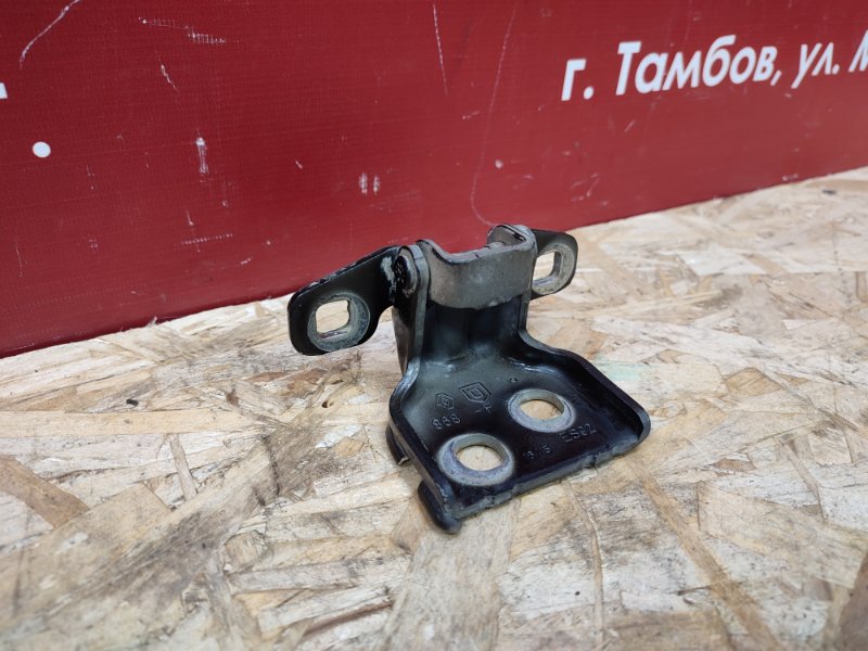 Петля двери