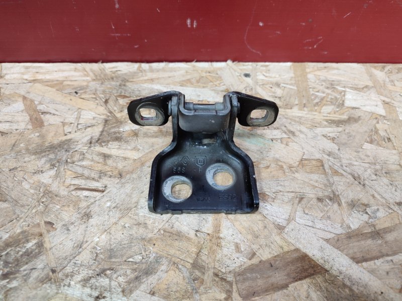 Петля двери