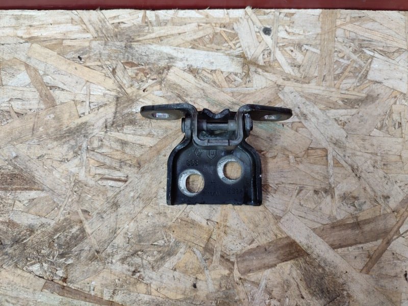 Петля двери