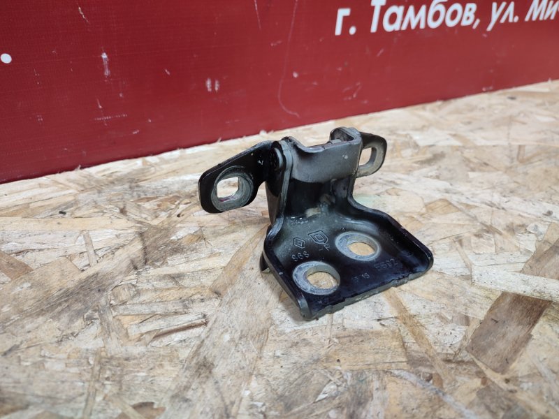 Петля двери