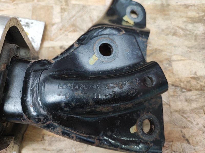 Опора двигателя