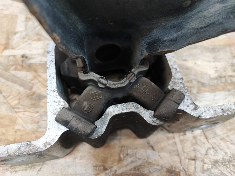 Опора двигателя