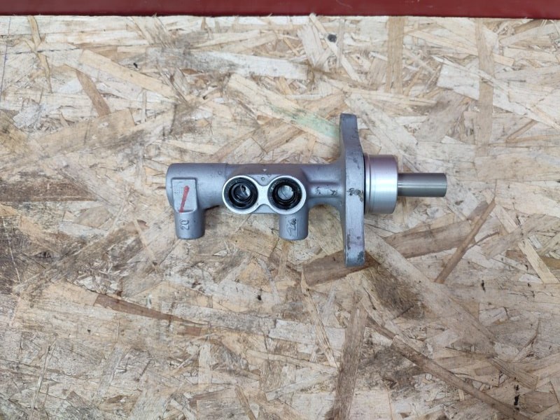 Главный тормозной цилиндр