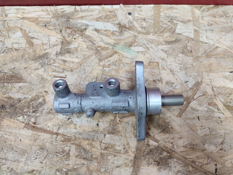 Главный тормозной цилиндр