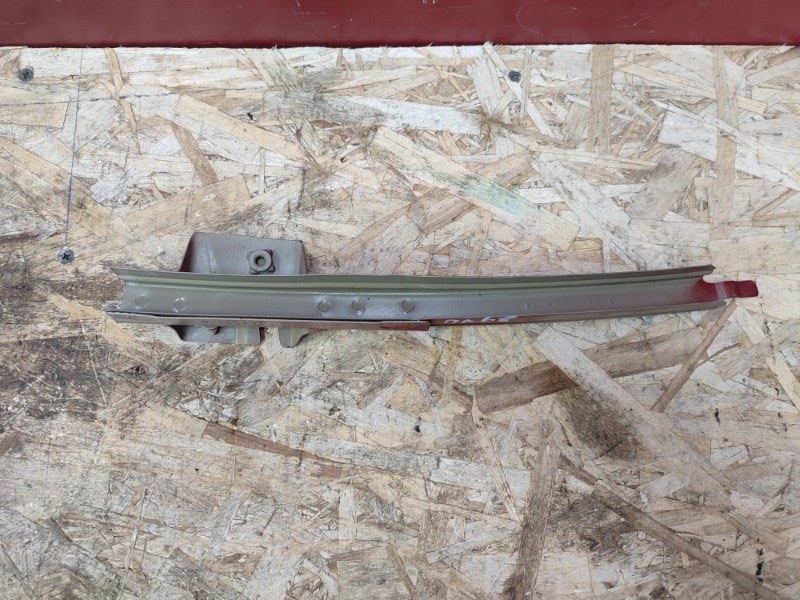 Направляющая стекла двери