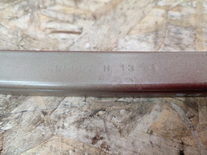 Направляющая стекла двери