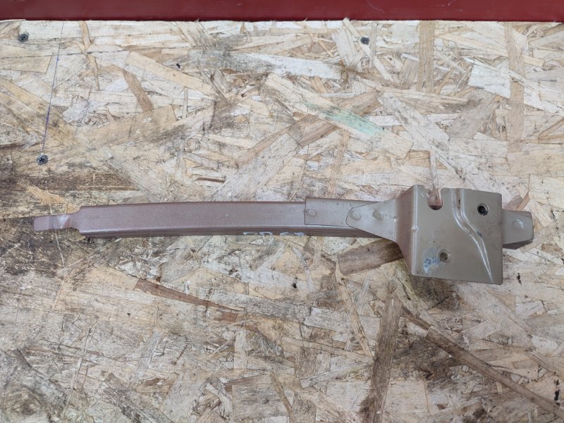 Направляющая стекла двери