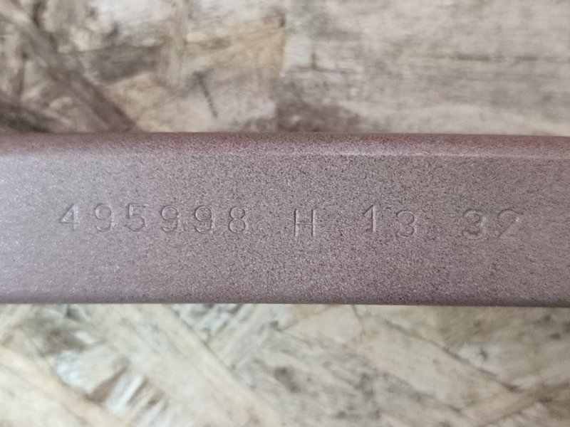 Направляющая стекла двери