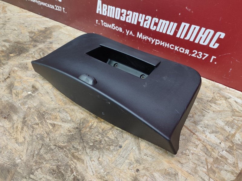 Обшивка двери багажника