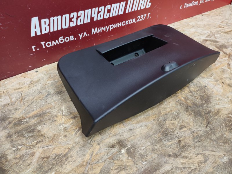 Обшивка двери багажника