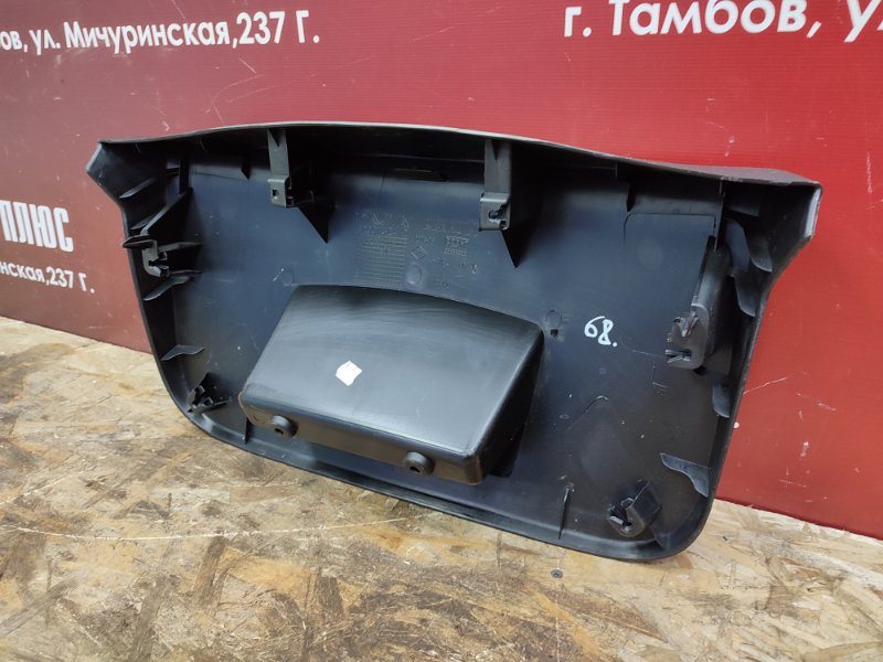 Обшивка двери багажника