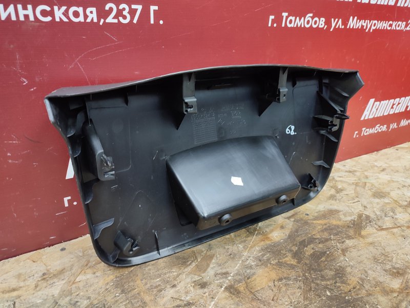 Обшивка двери багажника