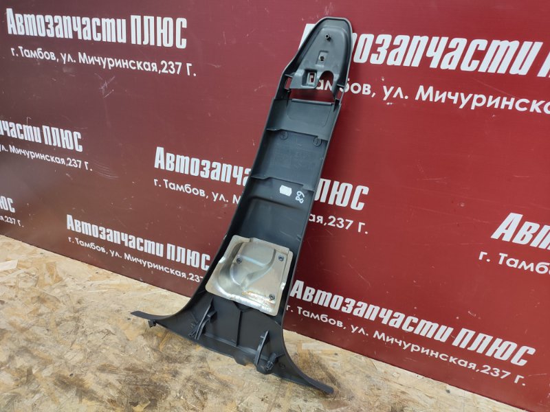 Обшивка средней стойки