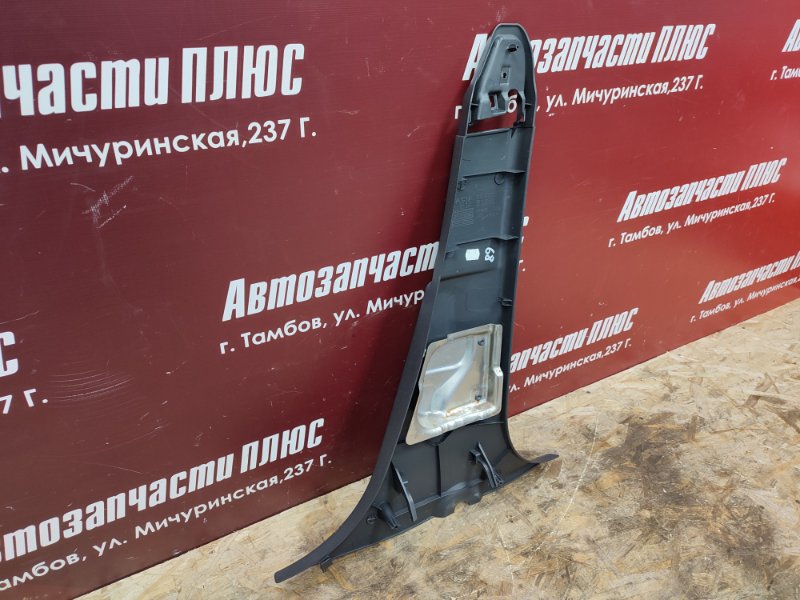 Обшивка средней стойки