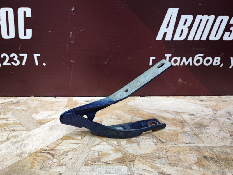 Петля капота