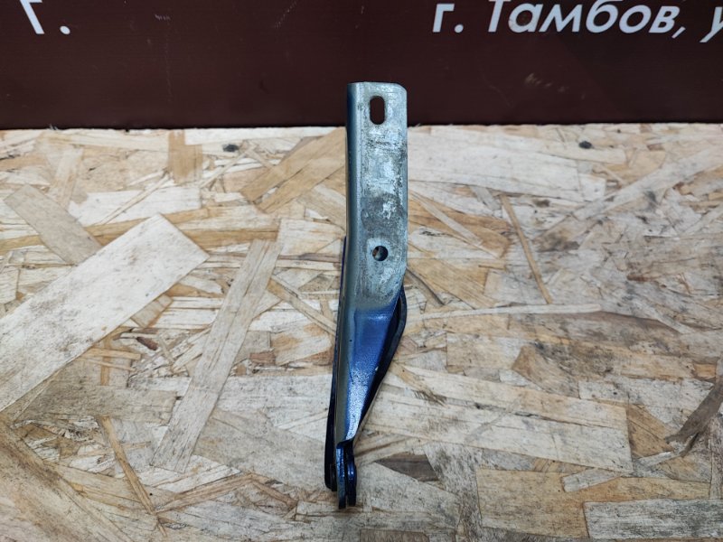 Петля капота