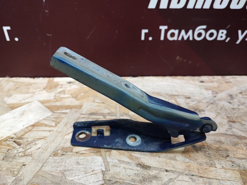 Петля капота